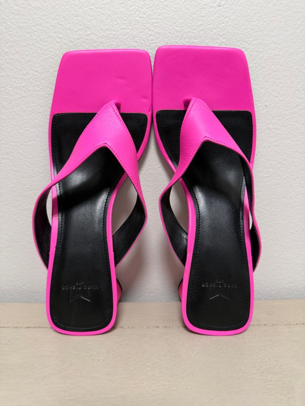 Hot Pink Leather Block Heel Thong Sandals Marc Fisher LTD Cadence - Size 7 GUC